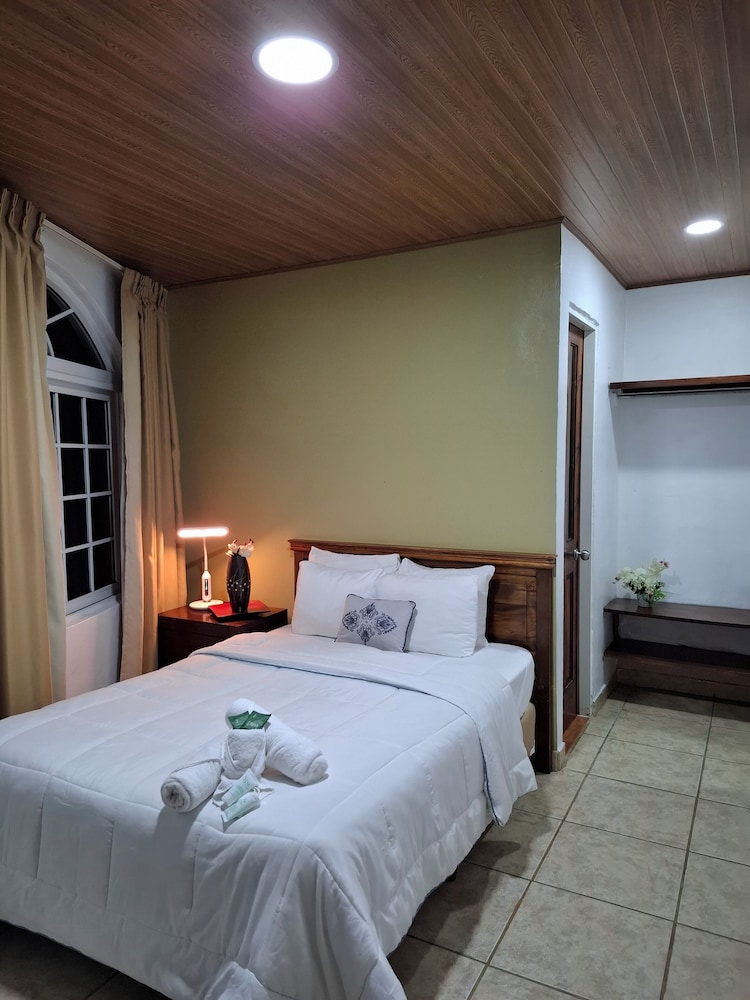 Standard Single Room, 1 Double Bed, Mountain View photo 3