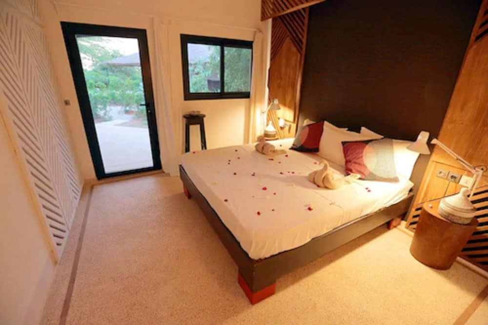 Superior Suite, Private Pool, Garden View photo 2