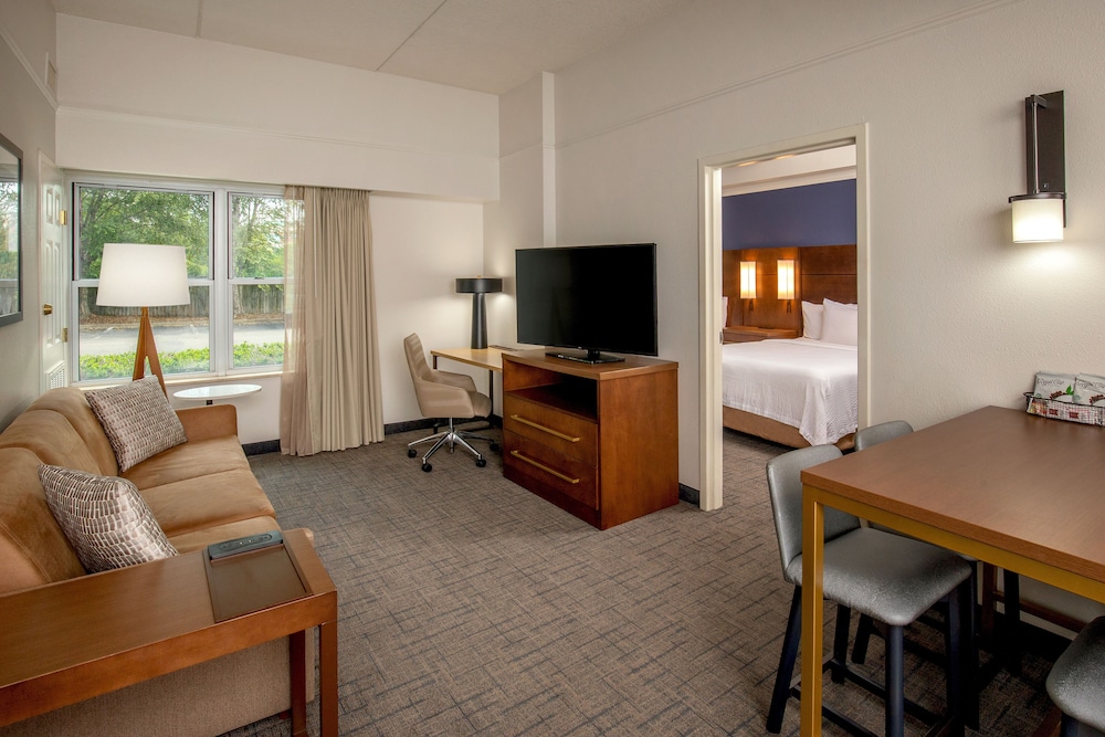 Suite, 2 Bedrooms - Photo 7