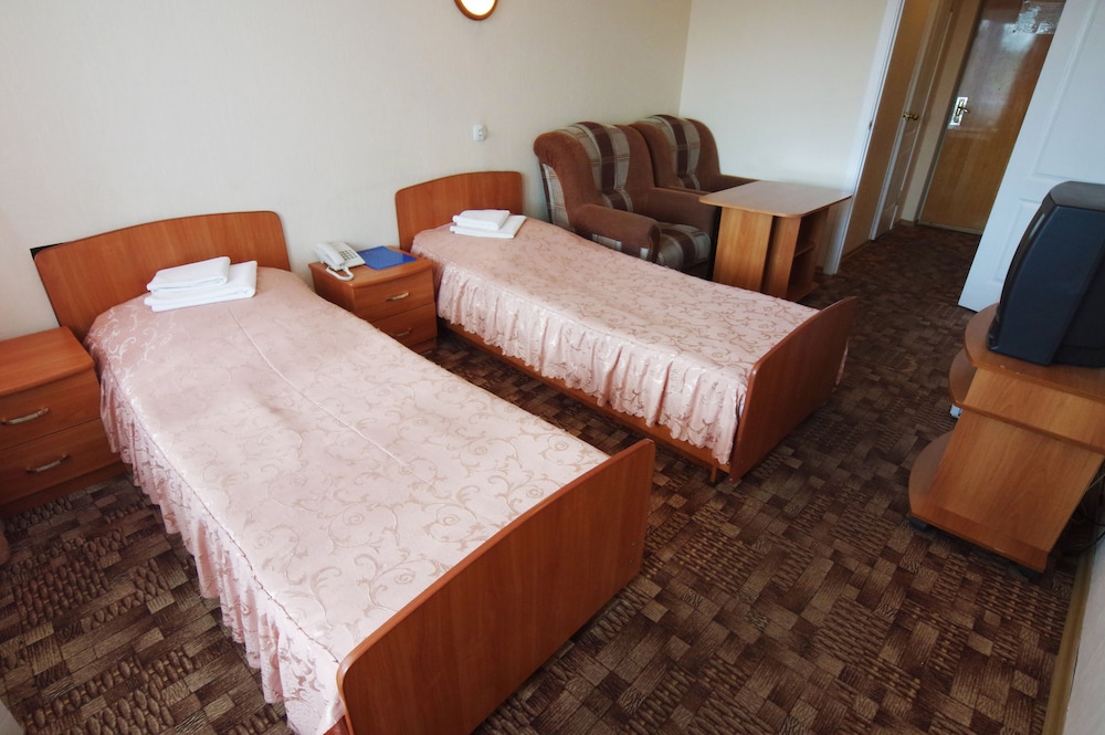 Economy Twin Room photo 2