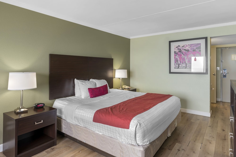 Comfort Room, 1 King Bed, Non Smoking, Beach View