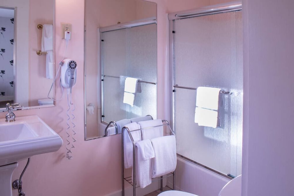 Deluxe Room (Spacious) - Photo 2