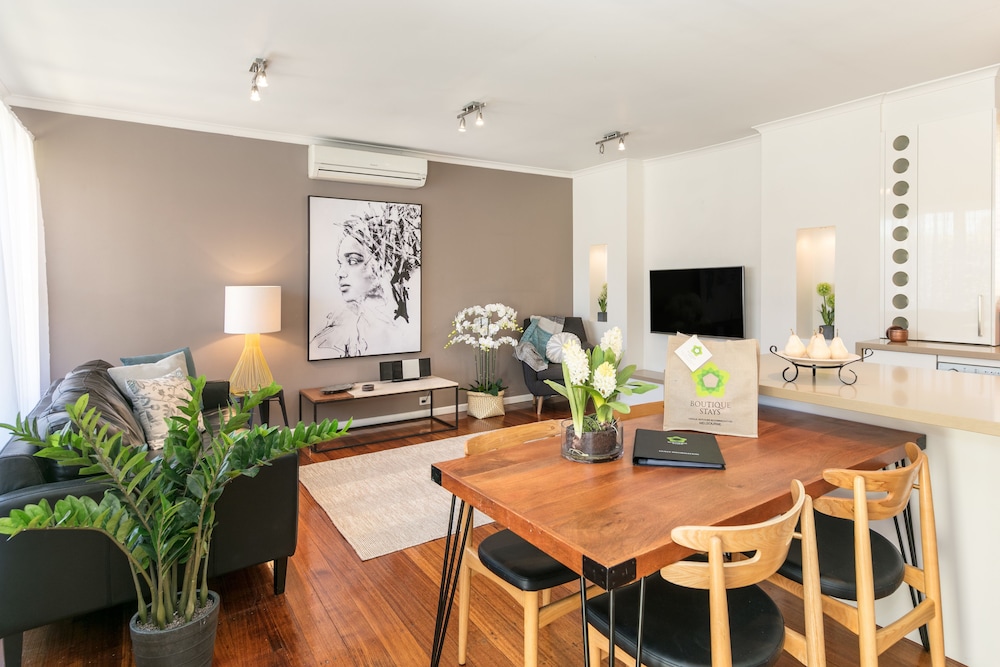 2 Bedroom 1 Bathroom Townhouse photo 1