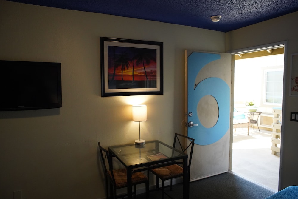 Room 6, 2 Queen Beds photo 3