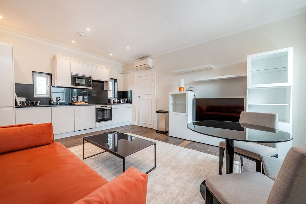 Superior One-Bedroom Apartment
