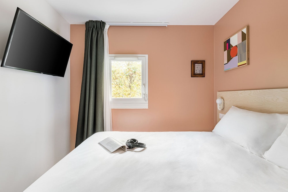 Room, 1 Queen Bed (Pop) photo 1