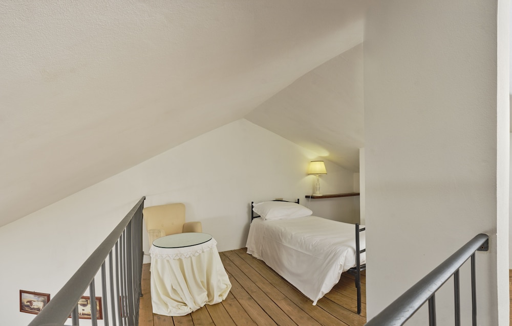 Family Room (Old Village) photo 3