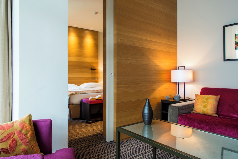 Junior Suite (South-facing) - Photo 4
