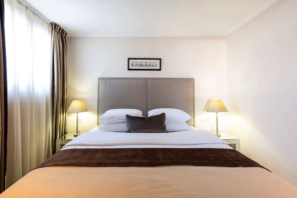 Junior Suite, 1 King Bed, Non Smoking, Balcony photo 3