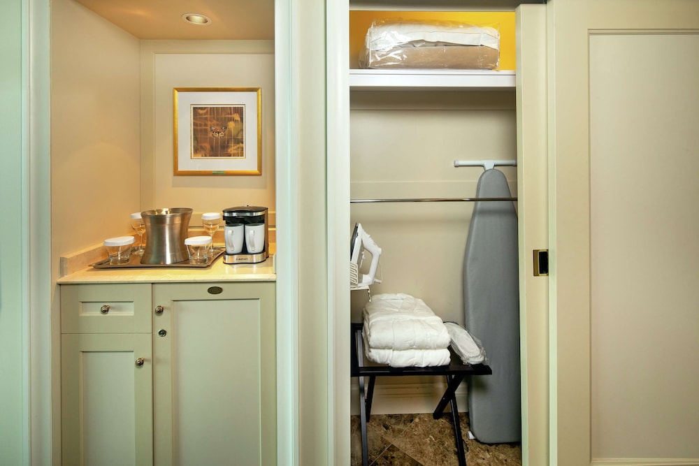 Classic Room, 1 King Bed, Accessible - Photo 4