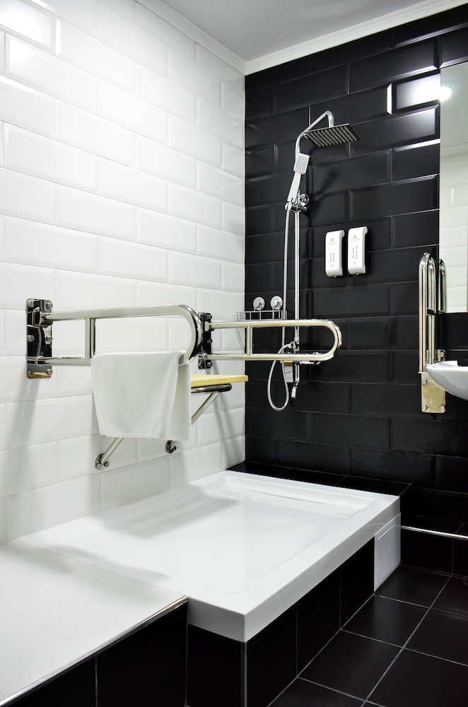 Suite, Accessible photo 2