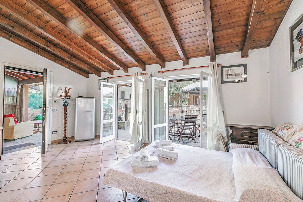 Family Apartment, Multiple Bedrooms (La Maison Dans Le Jardin) photo 1
