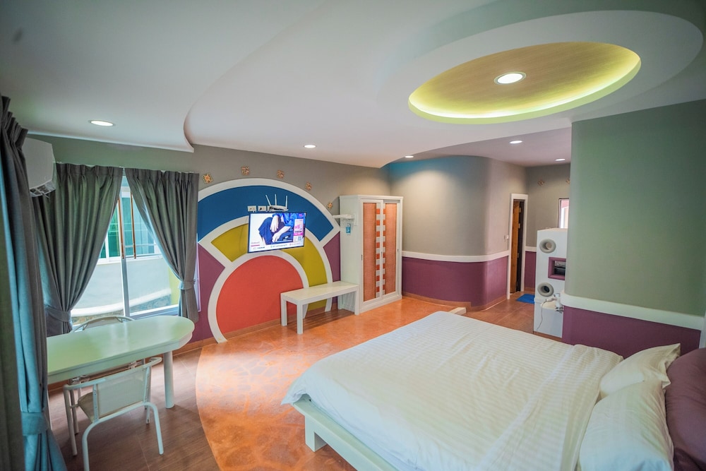 Deluxe Room, 1 King Bed, Non Smoking, Garden View - Photo 3