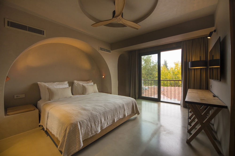 Large Deluxe 2+1 Room - Photo 1
