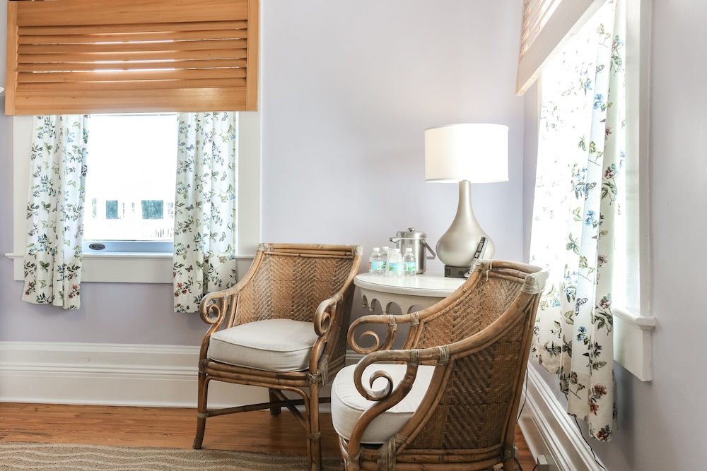 Premium Room, 1 Queen Bed - Adult Exclusive photo 3