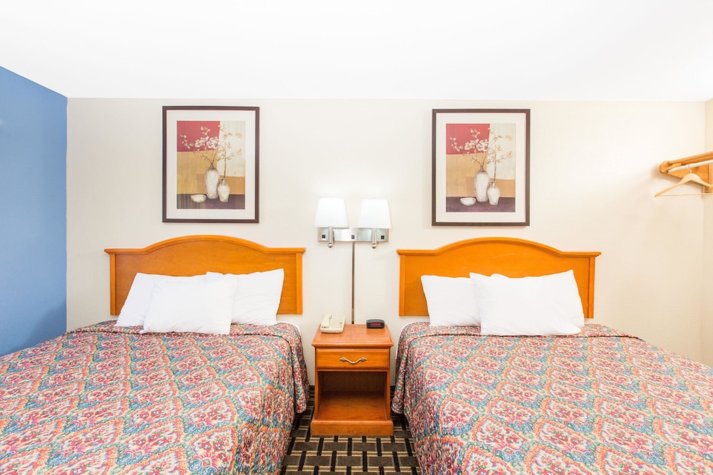 Standard Room, 2 Queen Beds, Smoking