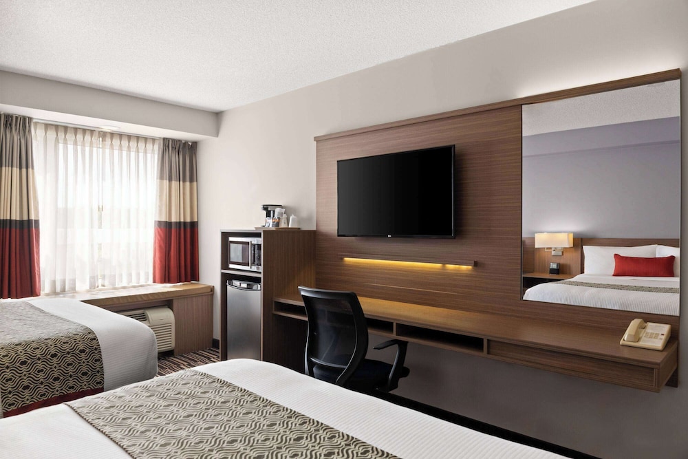 Room, 2 Queen Beds, Non Smoking photo 3