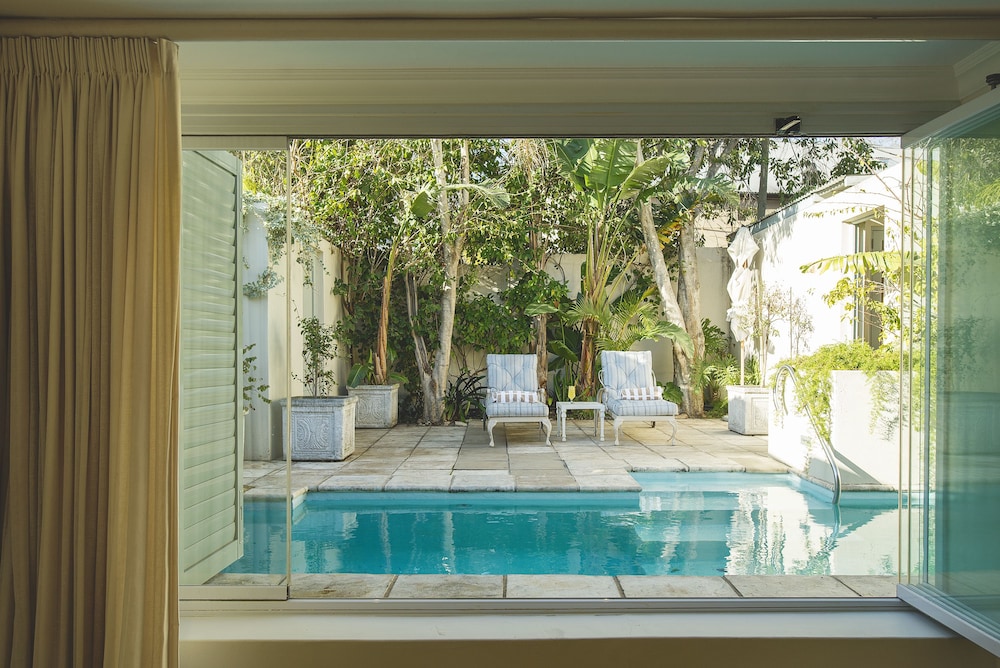 Suite, 1 King Bed, Poolside - Photo 13