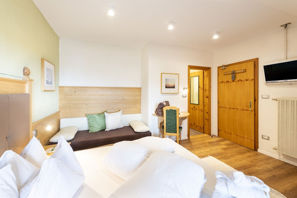 Double Room, Balcony, Mountain View photo 2