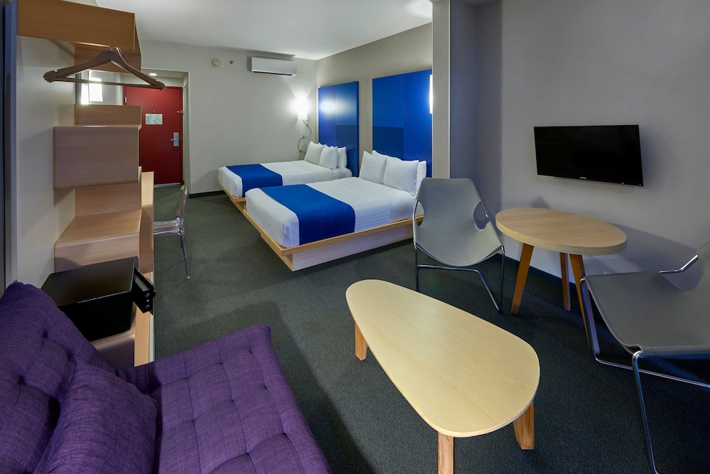 Room, 2 Double Beds, View - Photo 2