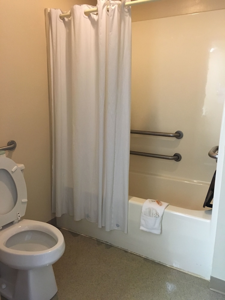 Standard Room, 2 Queen Beds photo 3