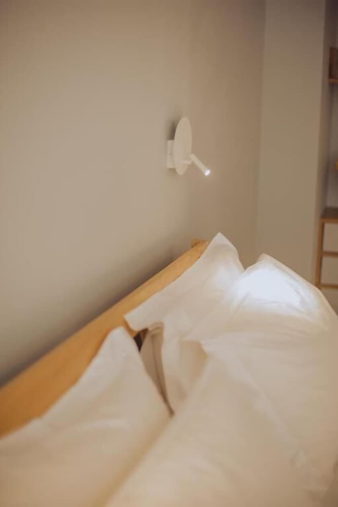 Deluxe Room, 1 King Bed photo 3