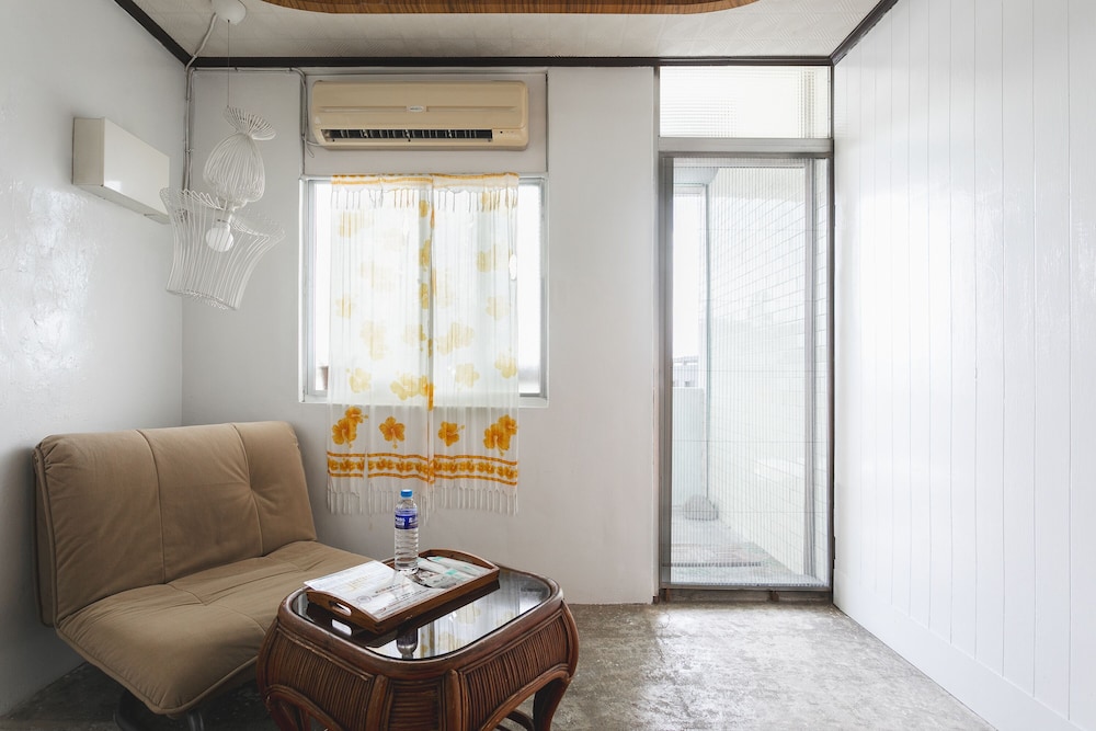 Single room with shared bathroom photo 1