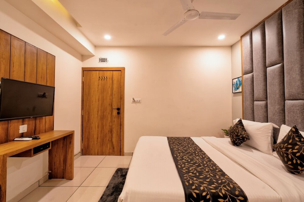 Deluxe Room - Photo 5