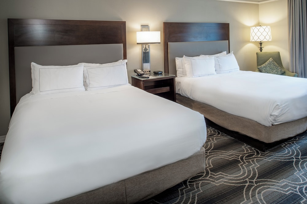 Deluxe Room, 2 Queen Beds, Non Smoking, Courtyard View - Photo 4