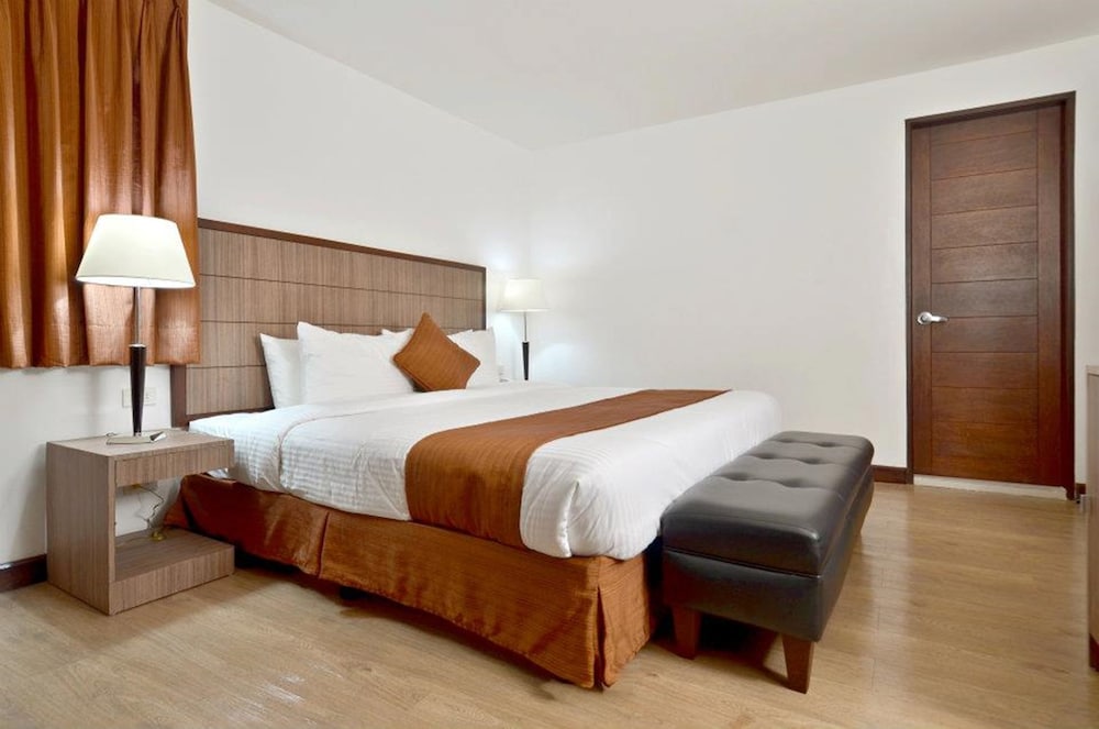 Executive Suite, 1 King Bed photo 2
