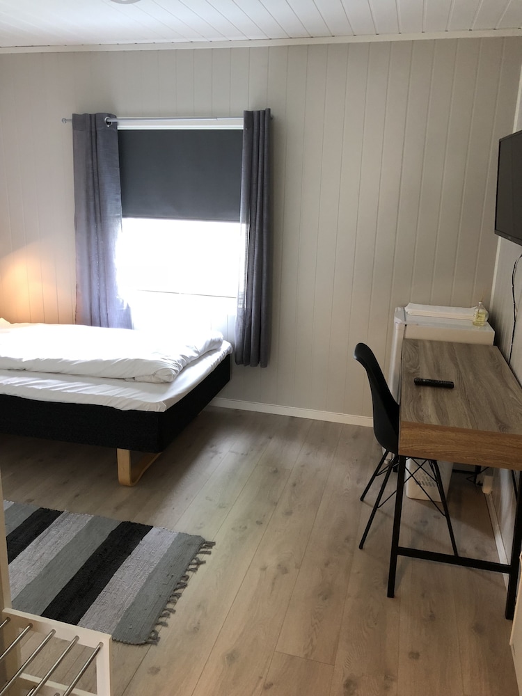 Basic Room, 1 Large Twin Bed photo 2