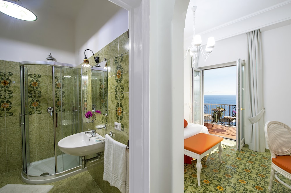 Double or Twin Room, Sea View - Photo 5