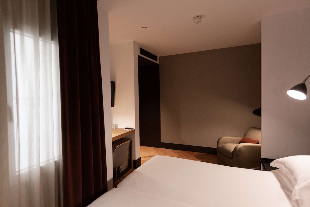 Twin Guest Room