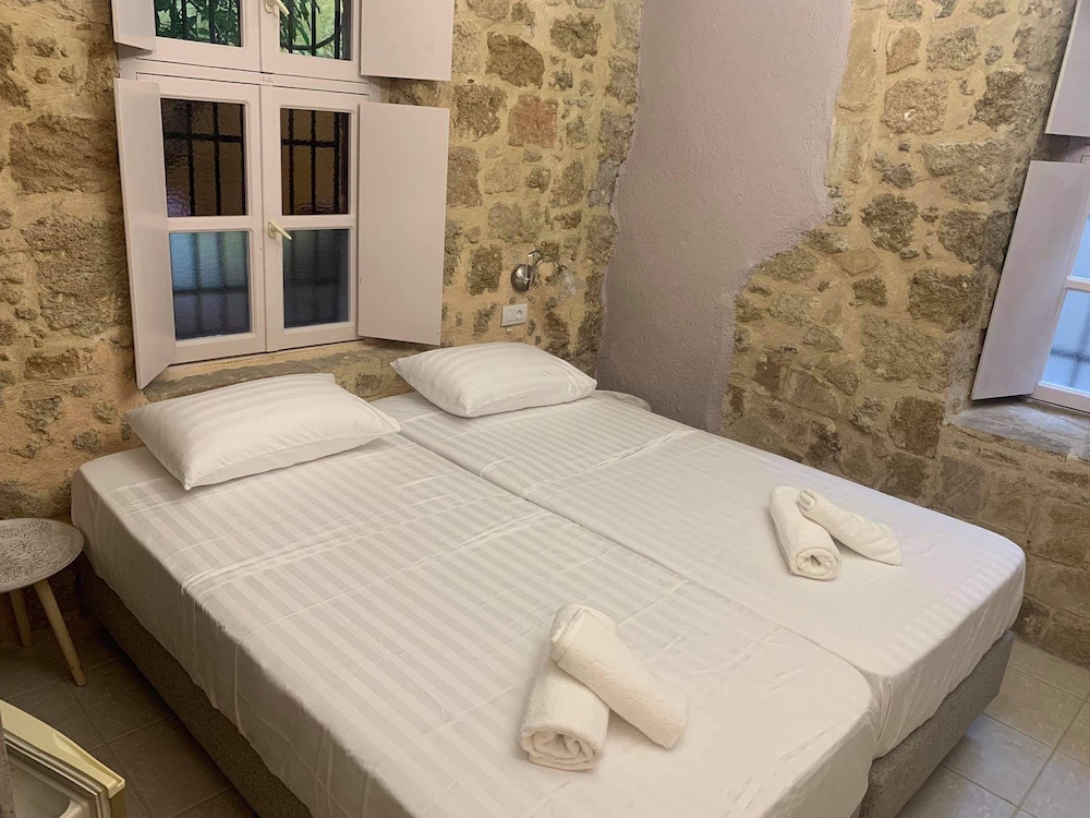 Elli Room (Ground Floor)