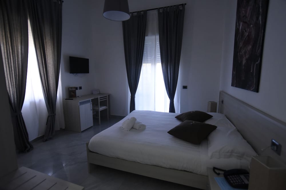 Classic Double Room, Balcony photo 3