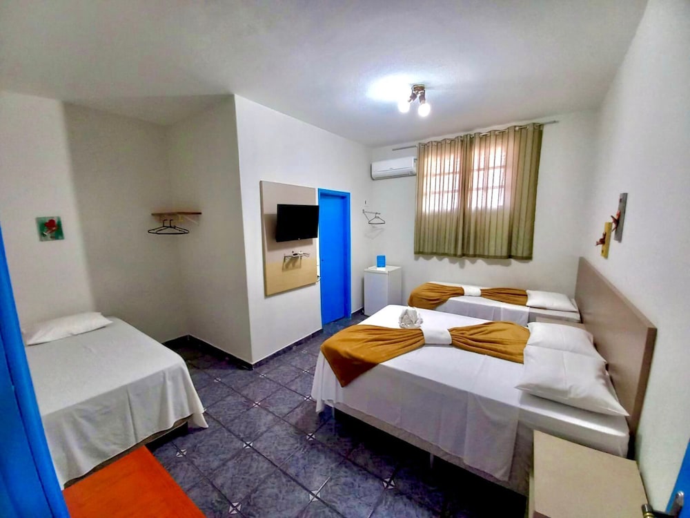 Economy Quadruple Room - Photo 5