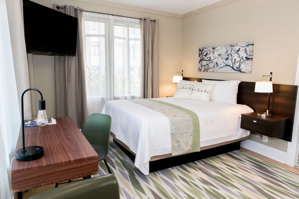 Downtown Plush Queen Studio with Kitchenette
