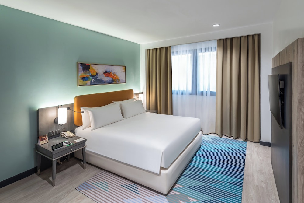 Standard Room, 1 King Bed, Non Smoking - Photo 7