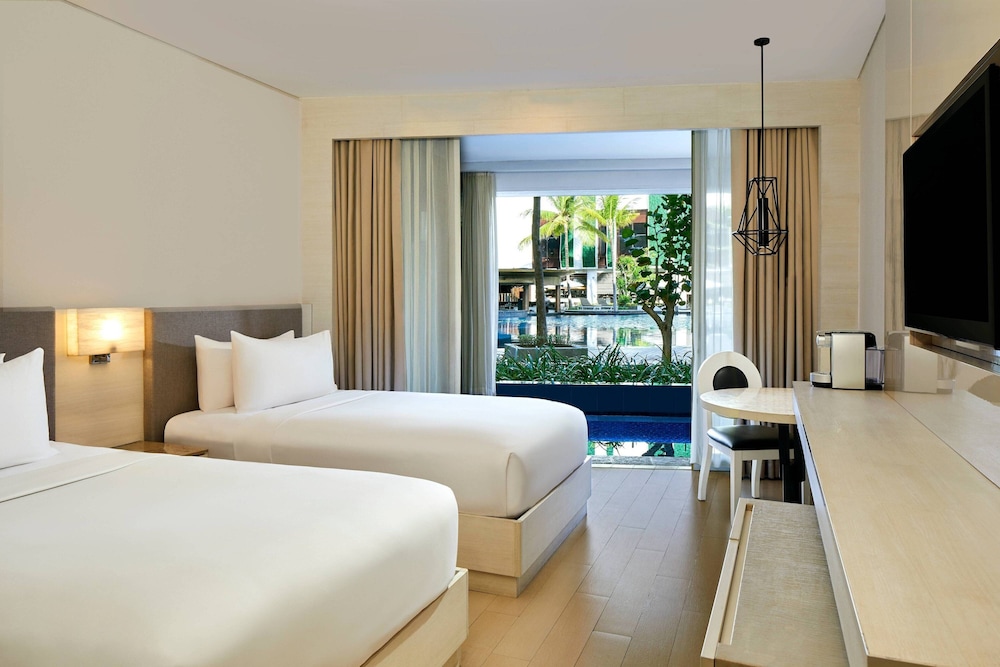 Room, 2 Twin Beds, View, Poolside