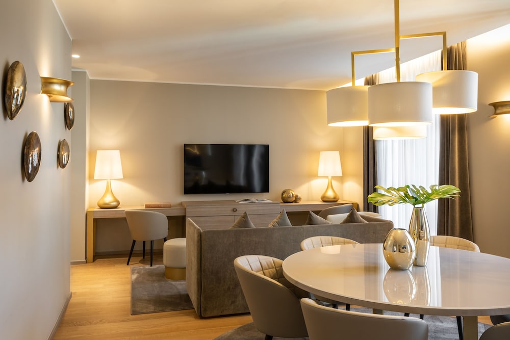 Duomo Terrace Penthouse One Bedroom thumbnail 5
