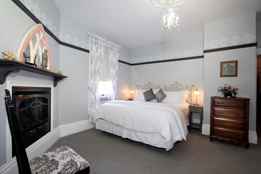 Suite, Fireplace (Chesney Suite: 2 rooms)