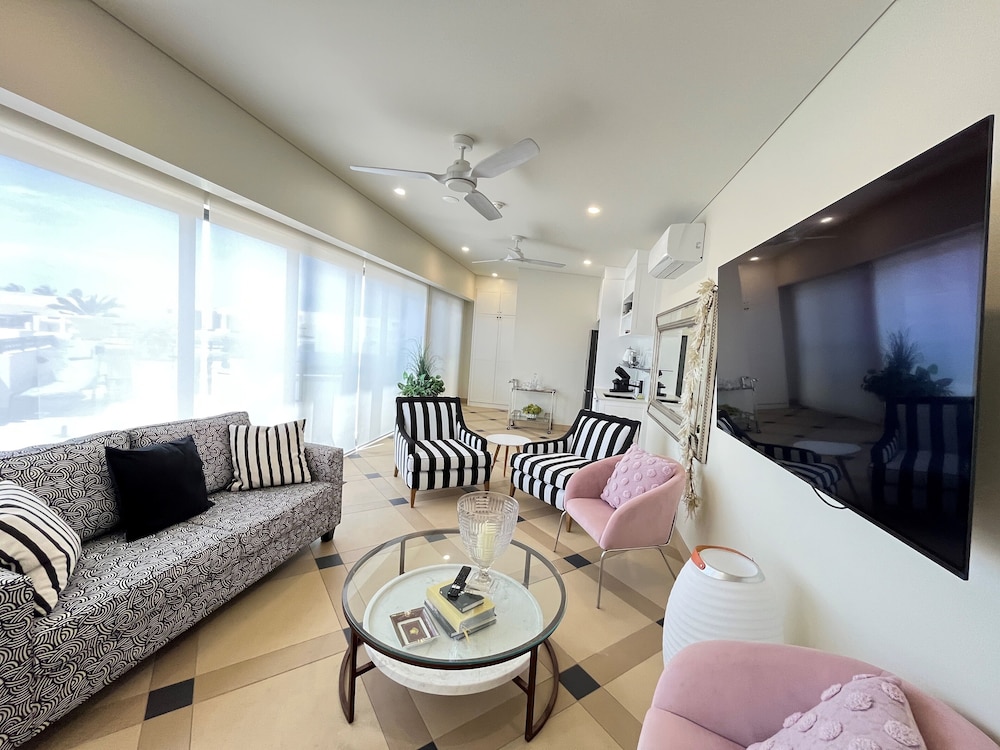 Executive Two Bedroom Condo (Rooftop) thumbnail 6