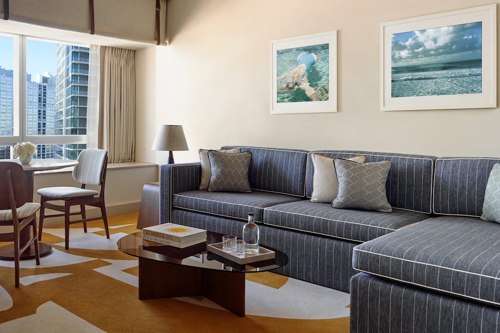 Grand Suite (Bayfront Corner)