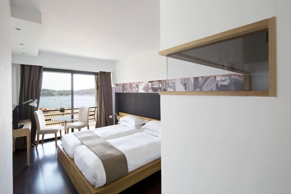 Twin Room, Balcony, Sea View photo 1