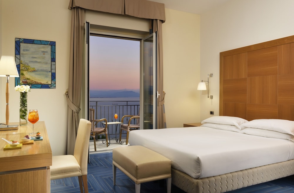 Standard Double or Twin Room - Photo 1