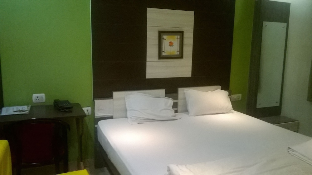 Standard Room (Non A/C) photo 2