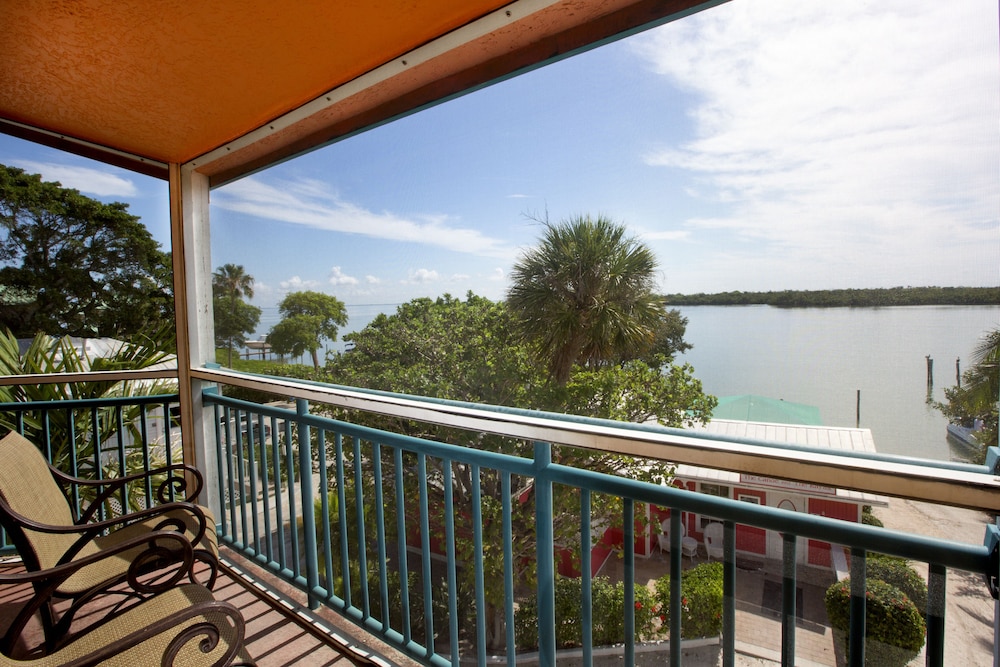 Room, 2 Queen Beds, Balcony, Ocean View (Waterview) photo 2