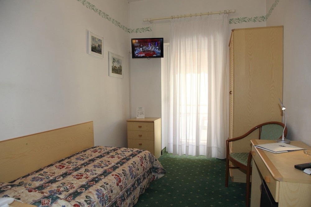 Basic Single Room photo 3