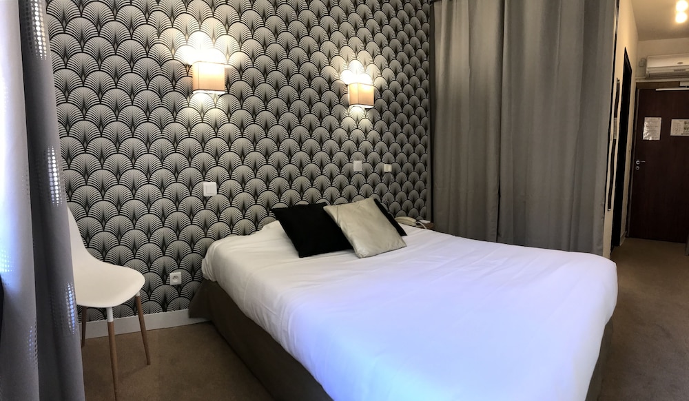 Single Room, 1 Queen Bed photo 3