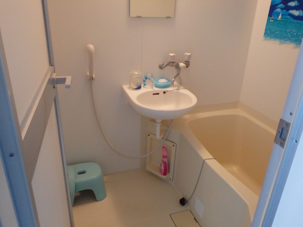 Twin Room with Extra Bed photo 2